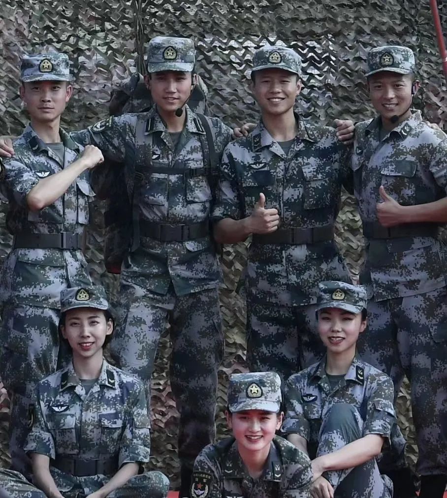 DƬ